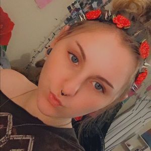 Meet your Posher, Becca